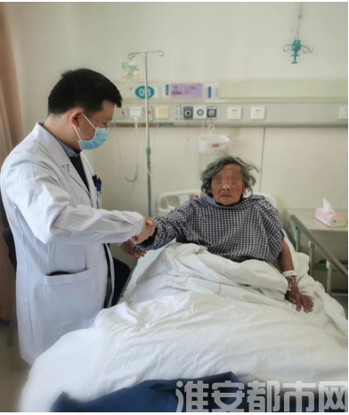 抢救大脑 突破高龄禁区---淮安市一院卒中中心成功为一例99岁患者进行静脉溶栓治疗