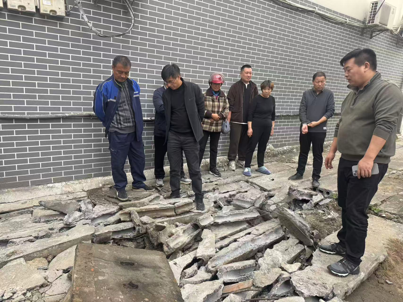 <strong>泰兴市黄桥镇：民生工程“路”先行  幸福乡村“道”更宽</strong>