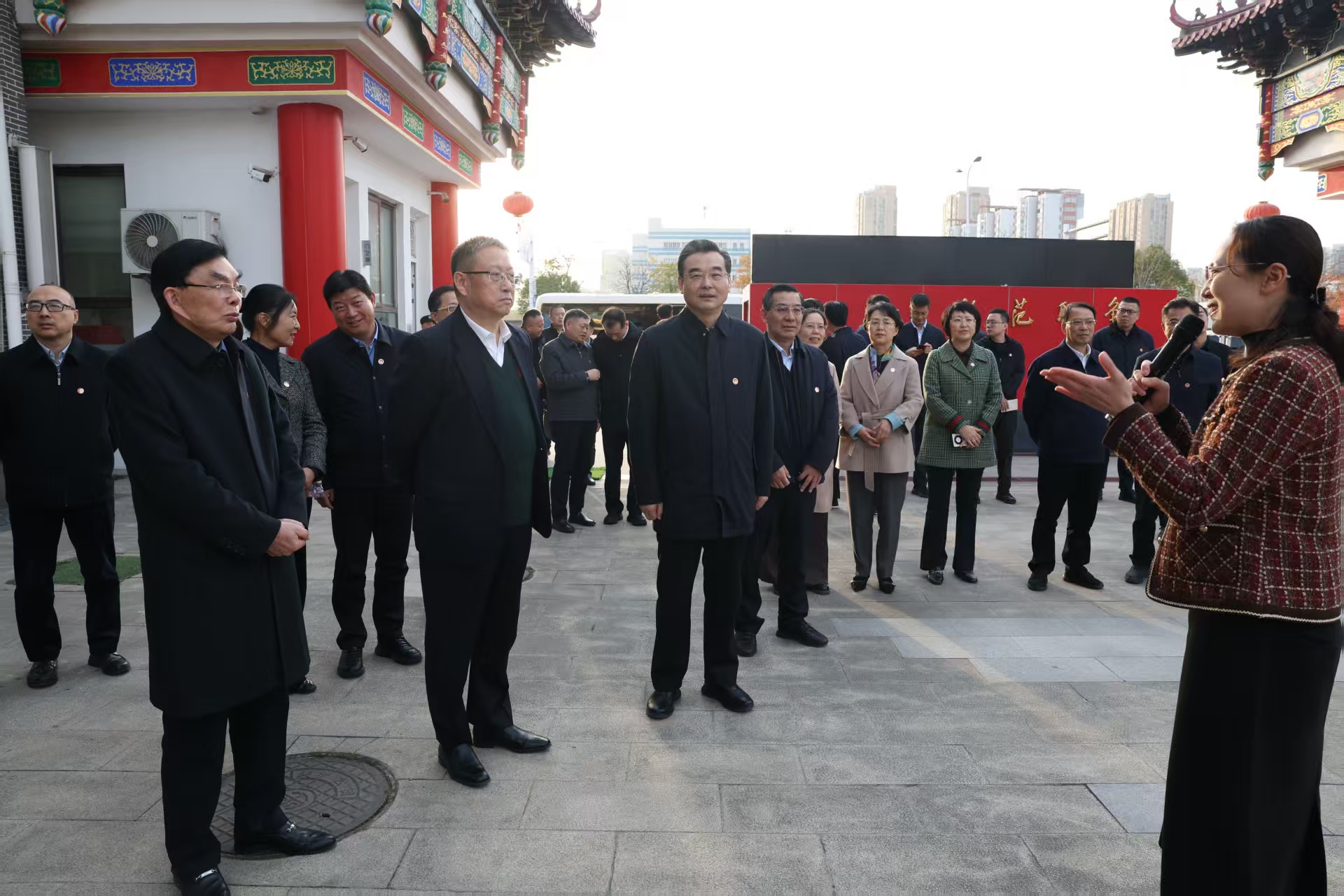 <strong>全国人大常委会副委员长郑建邦视察调研淮安市红星幼儿园</strong>