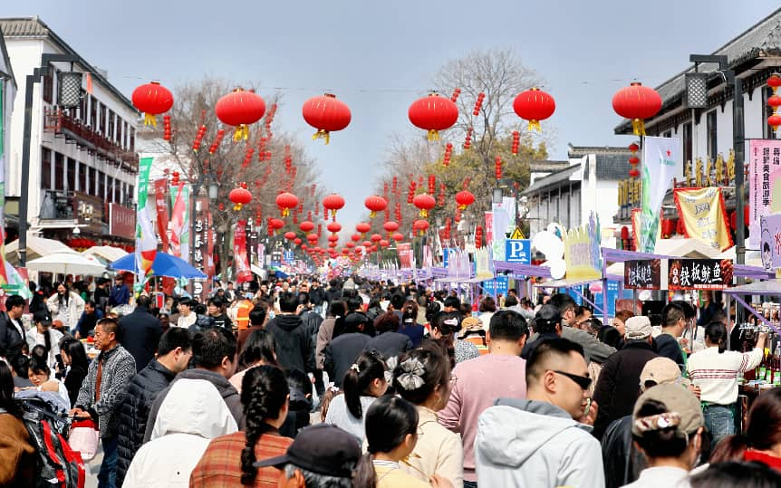<strong>小小螺蛳一天销售24万斤  蒋坝美食旅游季启幕引八方客</strong>