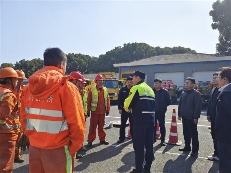 <strong>紧盯春季养护关键期 “一路三方”联合开展涉路施工标志标牌专项检查</strong>