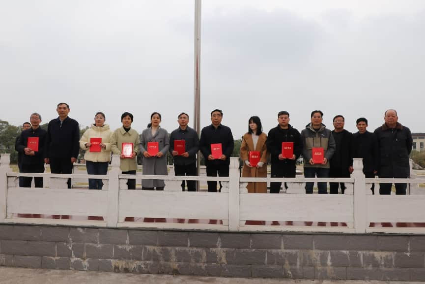 <strong>老少同声爱国情 同心奋进新征程——兴化市教育局关工委启动主题教育活动</strong>